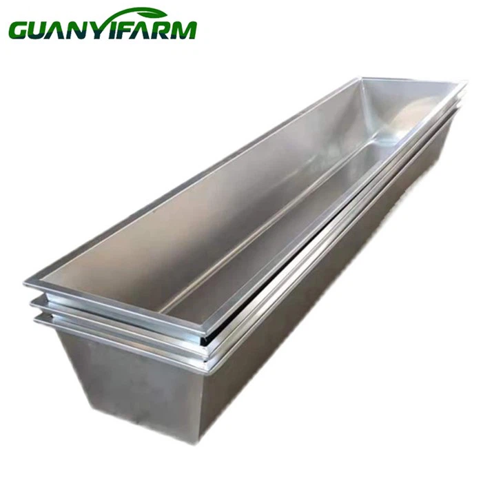 Comedouro de metal para gado